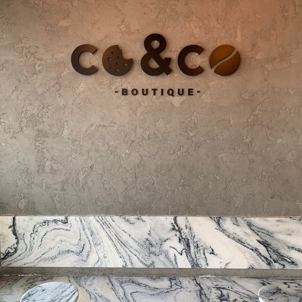 Foto diambil di CoCo Boutique oleh EM 🇸🇦🇧🇭 pada 7/22/2020