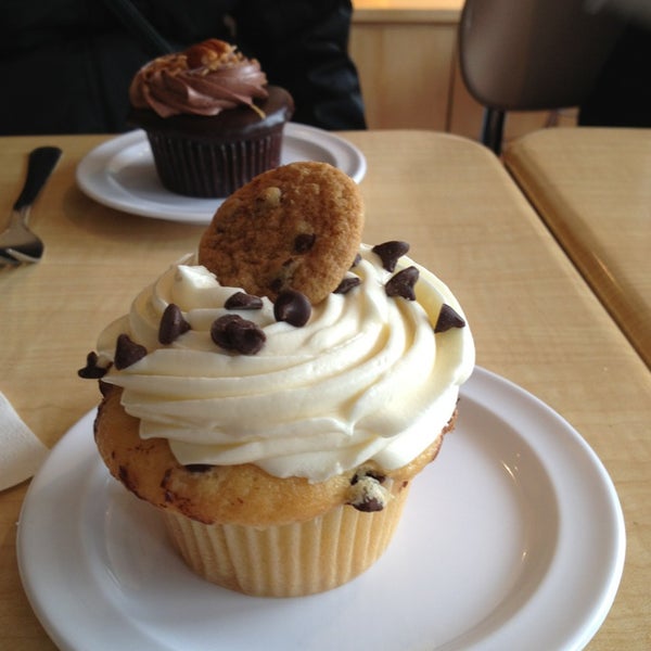 Das Foto wurde bei Molly&#39;s Cupcakes von Cynthia am 3/24/2013 aufgenommen