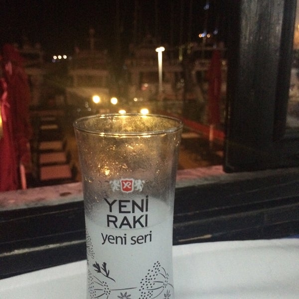 11/25/2015에 Huseyin E.님이 Ömür Liman Restaurant에서 찍은 사진