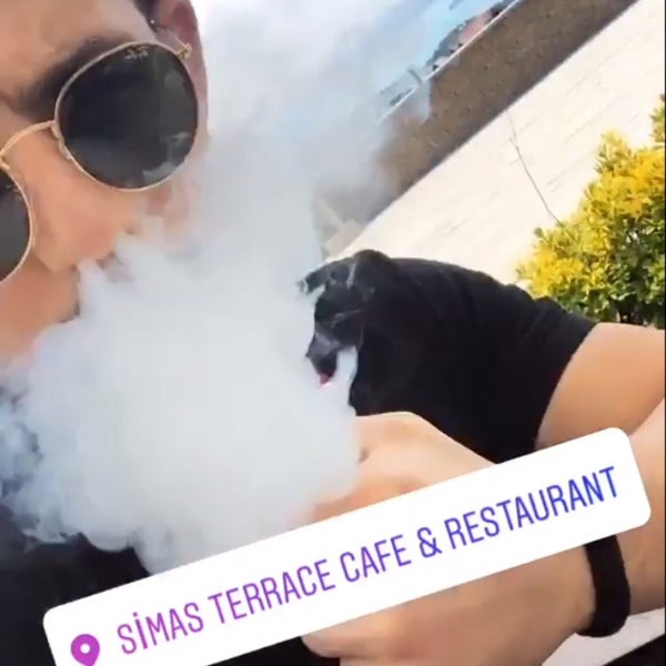 Foto tirada no(a) Simas Terrace Cafe &amp; Restaurant por 𝓜𝓮𝓱𝓶𝓮𝓽 . em 6/20/2017
