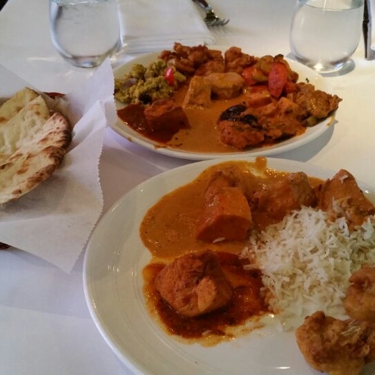 Photo prise au Rangoli India Restaurant par Sally H. le8/18/2014