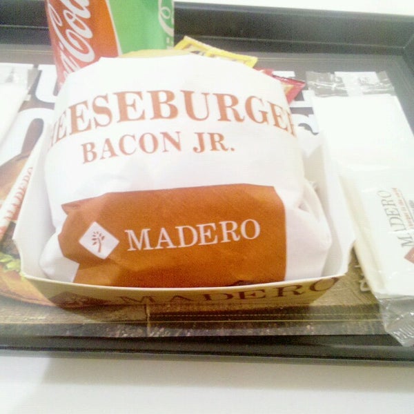 Photo taken at Madero Burger by Any E. on 5/8/2013
