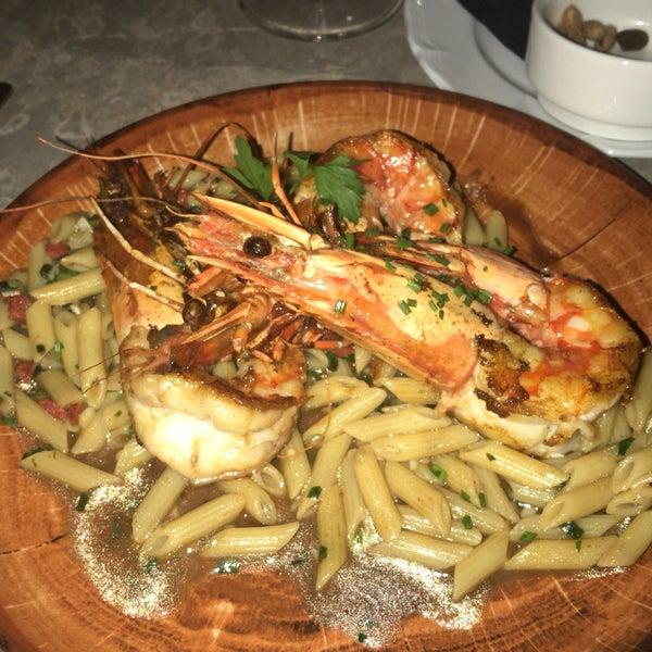 Food is just perfect❤️ the Italian chef is amazing!!! Try gambas!!!