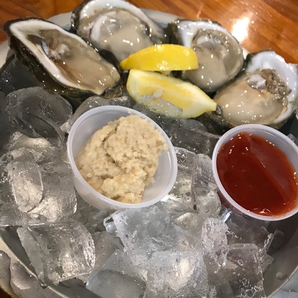Foto scattata a Floyd&#39;s Cajun Seafood - Webster da Hollie H. il 3/7/2018