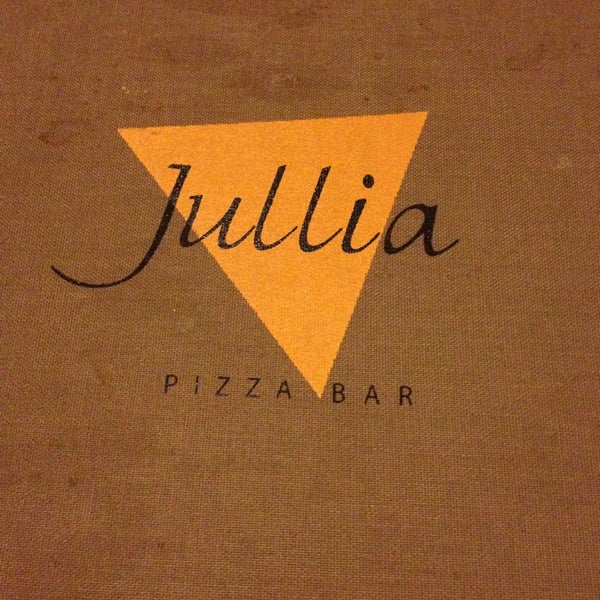 1/15/2013にAdriana B.がJullia Pizzariaで撮った写真