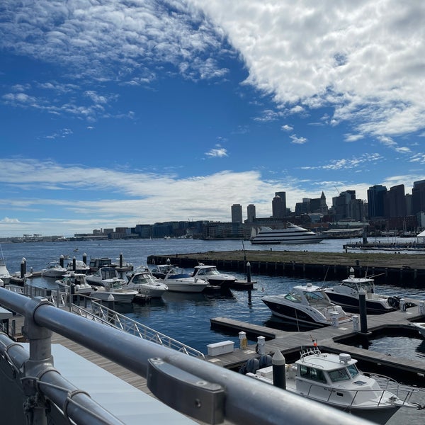 รูปภาพถ่ายที่ Pier6 Boston โดย Jim L. เมื่อ 9/25/2021