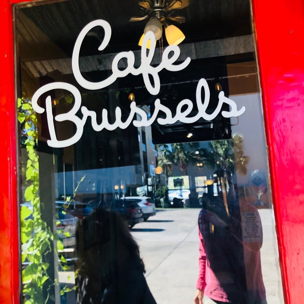 Foto tirada no(a) Cafe Brussels por Jonathan Y. em 11/5/2021