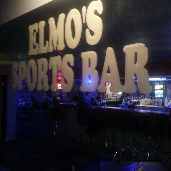 รูปภาพถ่ายที่ Elmo&#39;s Hideaway Pub โดย JC S. เมื่อ 7/12/2013