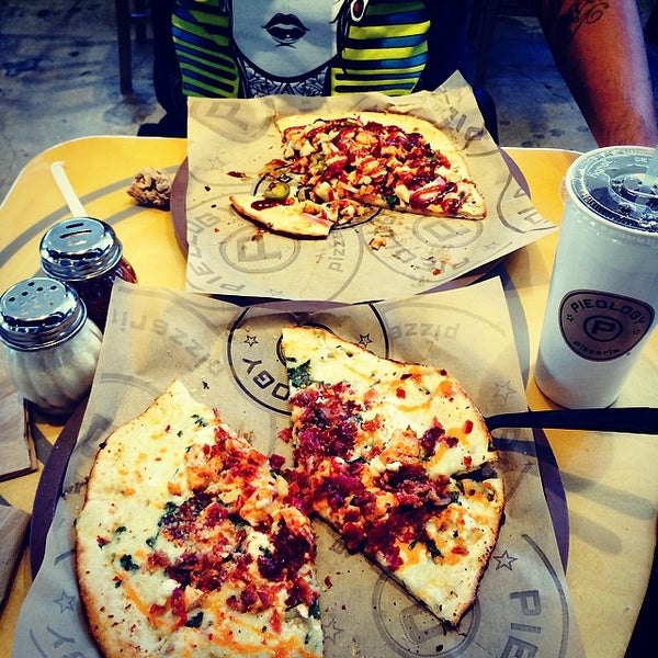 Foto tomada en Pieology Pizzeria  por Bobbi R. K. el 5/12/2014