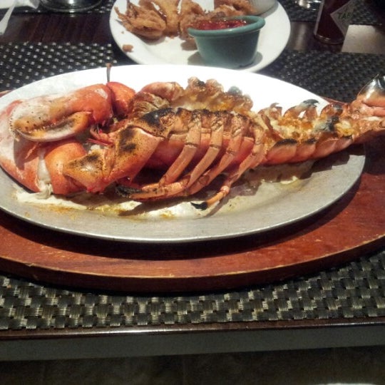 Photo taken at Psari Seafood Restaurant &amp; Bar by Regina S. on 9/30/2012
