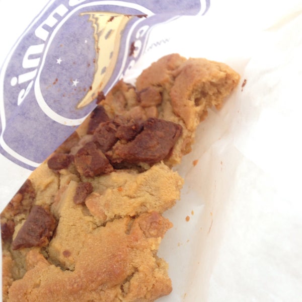 Photo taken at Insomnia Cookies by Viv on 2/4/2015