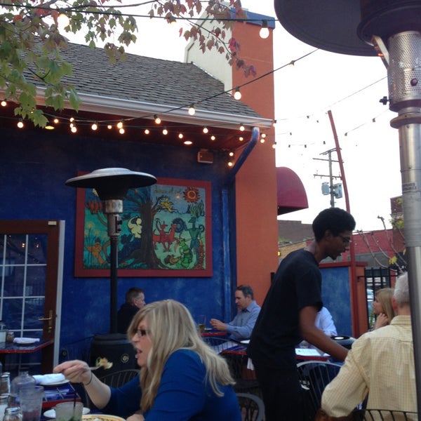 Foto tirada no(a) Lopez SouthWest Kitchen &amp; Tequila Saloon por Kylie K. em 10/4/2013