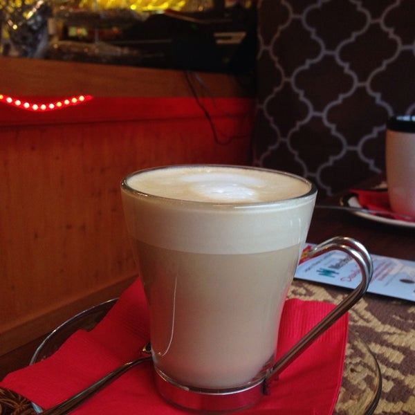 11/18/2013 tarihinde Kylie K.ziyaretçi tarafından Fuel Coffee Bar'de çekilen fotoğraf