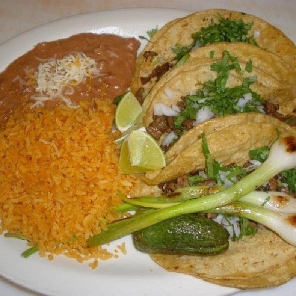 Photo taken at Lindo Mexico Restaurant by Gricelda M. on 4/14/2014