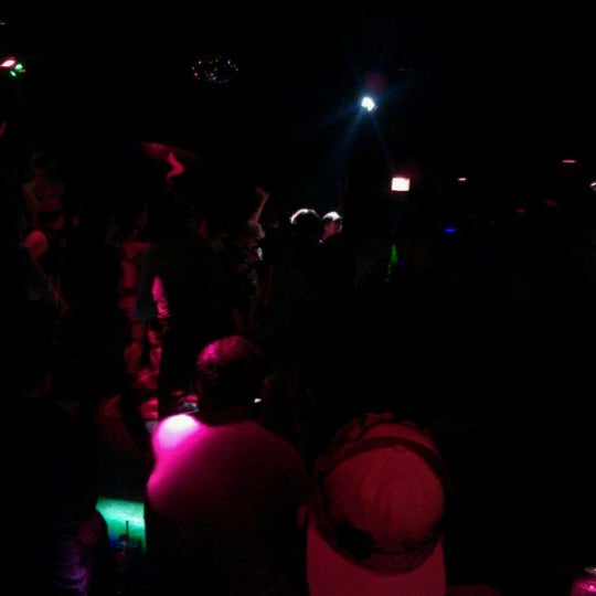 รูปภาพถ่ายที่ Neo Nightclub โดย Brian &quot;AKA Mad Tinker 2&quot; D. เมื่อ 10/31/2011