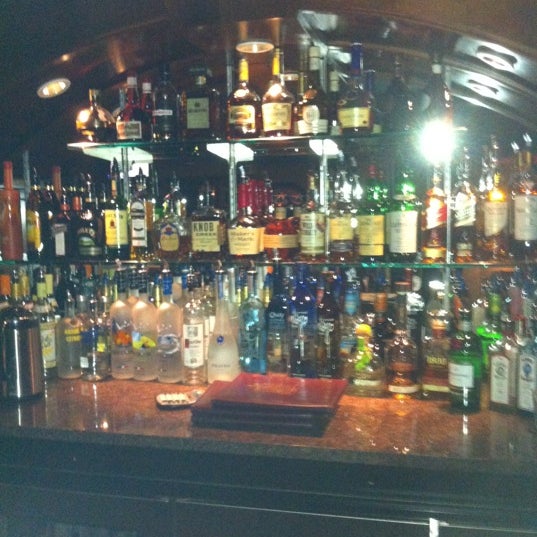Foto scattata a Cedar Hollow Inn Restaurant &amp; Bar da Valula J. il 9/9/2011