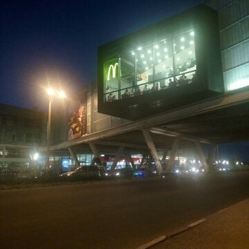 Foto tirada no(a) Costa Urbana Shopping por Santiago T. em 3/4/2017