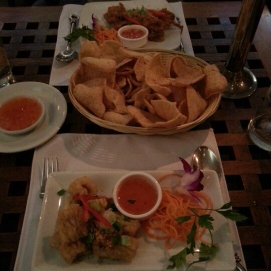Foto diambil di Thai Thai East Restaurant oleh Qi Q. pada 12/15/2012