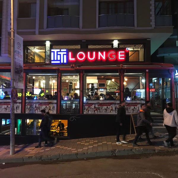 Foto tirada no(a) TT Lounge Cafe &amp; Restaurant por Emre Ü. em 12/6/2017