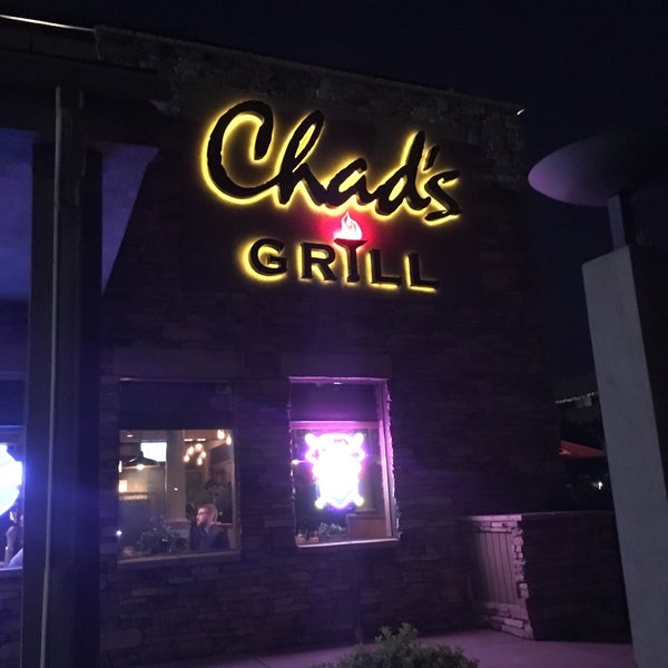 Foto tomada en Chad&#39;s Grill  por Matthew L. el 9/8/2017
