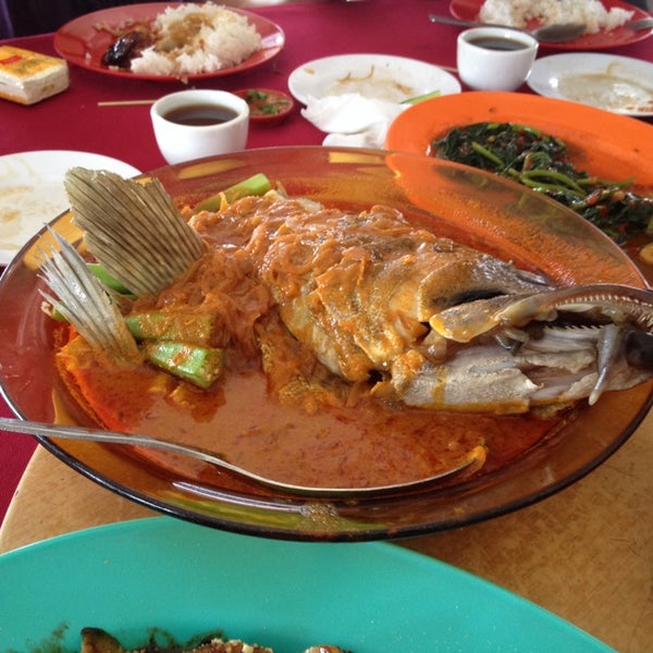 7/13/2014에 Desmond boo K.님이 Look Yuen Restaurant (樂園飯店)에서 찍은 사진