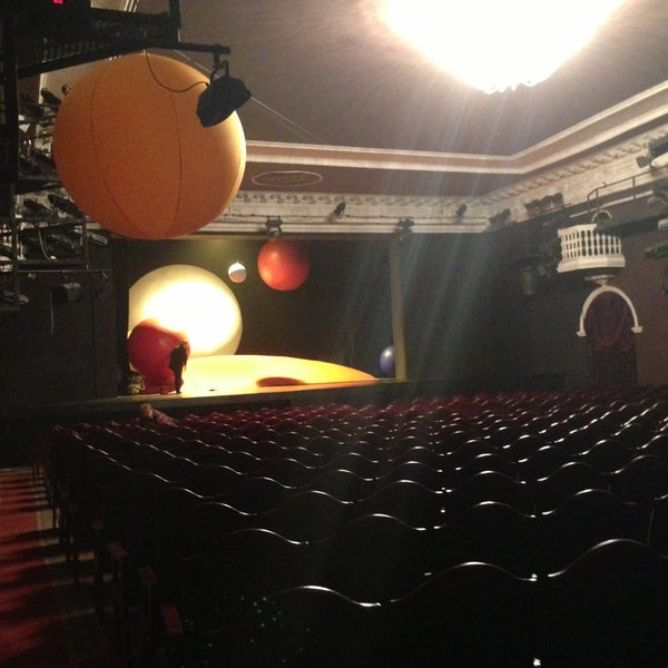 4/11/2013 tarihinde Ekaterina K.ziyaretçi tarafından Драматический театр «На Литейном»'de çekilen fotoğraf