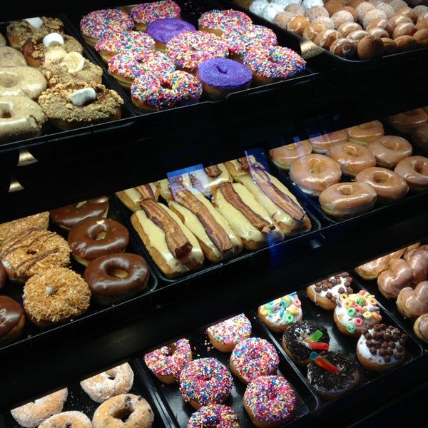 Снимок сделан в YoYo Donuts &amp; Coffee Bar пользователем Katie C. 2/16/2013