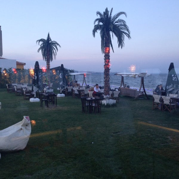 Shaya Beach Cafe & Restaurant Restoran