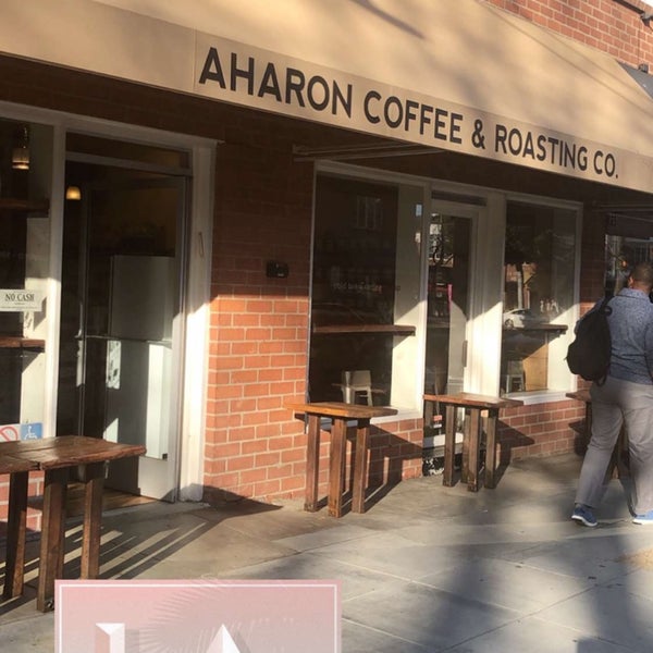 2/24/2019 tarihinde Fayezziyaretçi tarafından Aharon Coffee &amp; Roasting Co.'de çekilen fotoğraf