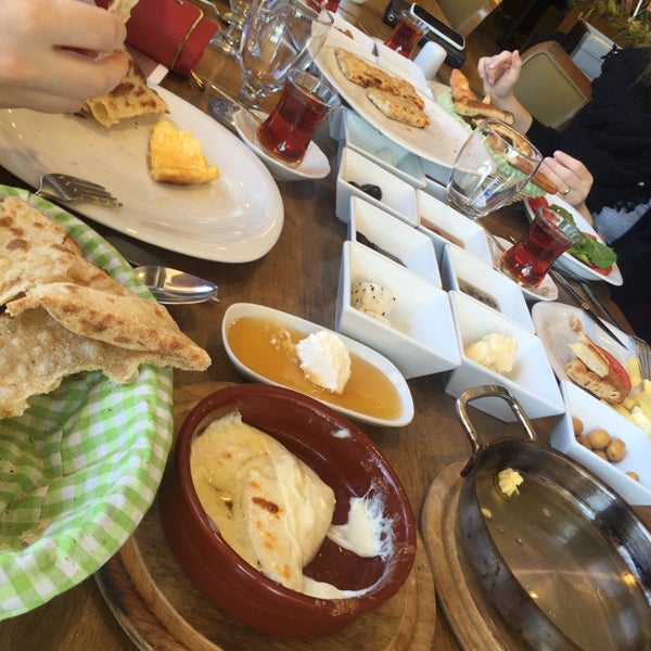 Foto tomada en Ovalı Konya Mutfağı  por Merve A. el 2/23/2016