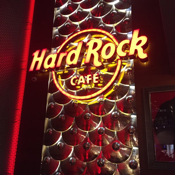 รูปภาพถ่ายที่ Hard Rock Cafe Istanbul โดย Malina เมื่อ 1/3/2015
