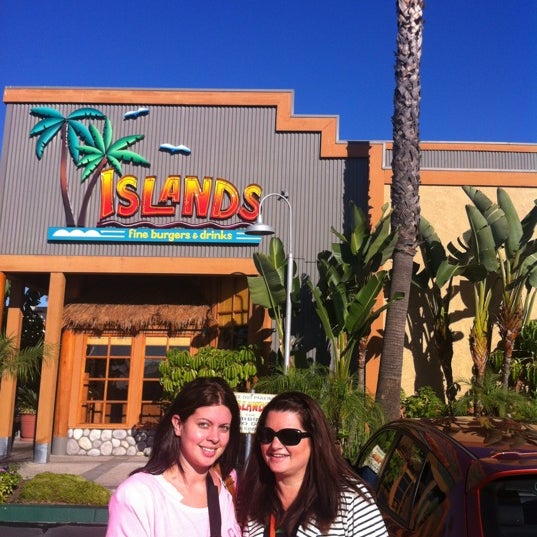 Photo taken at Islands Restaurant by Donna C. on 11/19/2012
