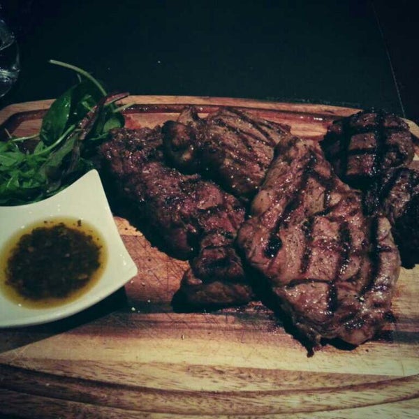 12/5/2013 tarihinde Jocelyn C.ziyaretçi tarafından Mingo Argentine Steakhouse City of London'de çekilen fotoğraf