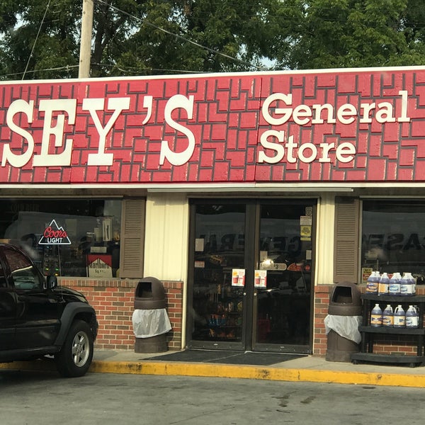 Store pizzeria. Casey’s General Stores. Caseys магазин.