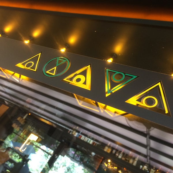 Foto tirada no(a) Akava Lounge Food &amp; Drink por Cem S. em 9/6/2020