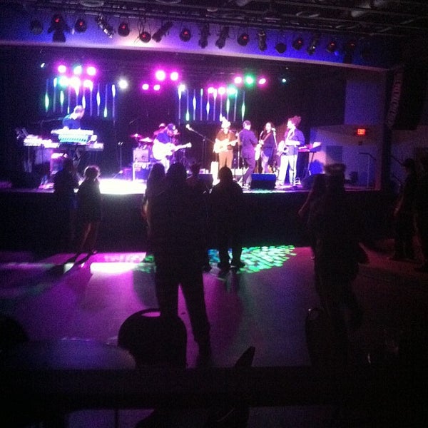 Foto tomada en Blue Ocean Music Hall  por Liz P. el 11/1/2012