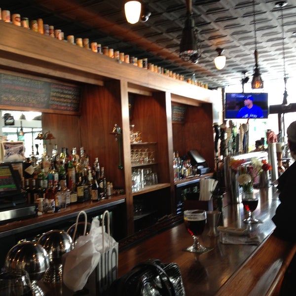 4/21/2013 tarihinde Lukas L.ziyaretçi tarafından Rudy&#39;s Bar'de çekilen fotoğraf