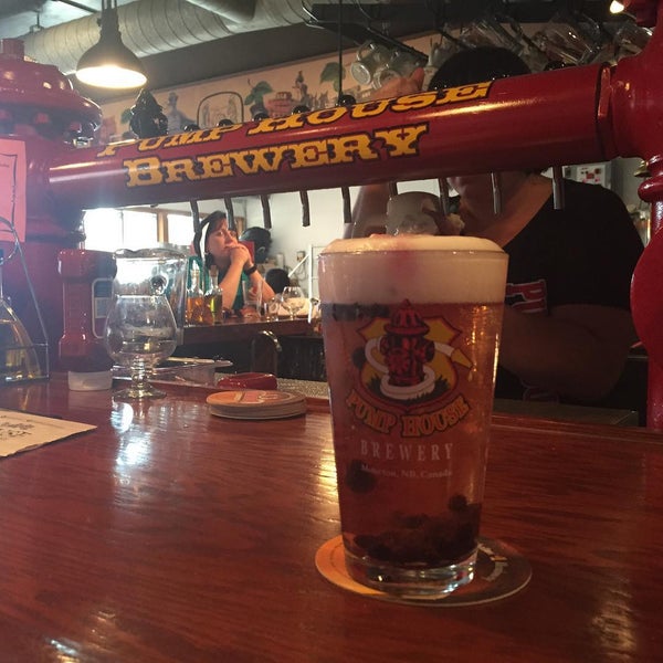 Foto diambil di The Pump House Brewery and Restaurant oleh Marc S. pada 7/13/2015