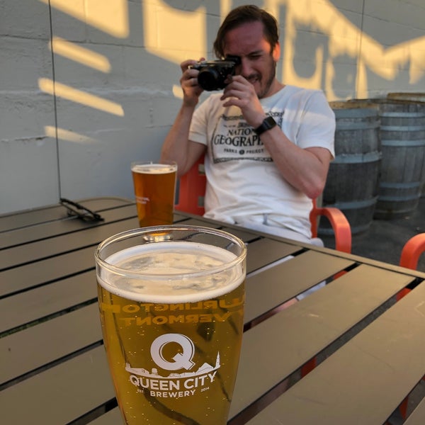 Photo taken at Queen City Brewery by Cassio D. on 6/21/2022