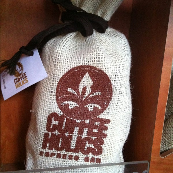 Foto diambil di CoffeeHolics Espresso Bar oleh Raul P. pada 6/5/2013