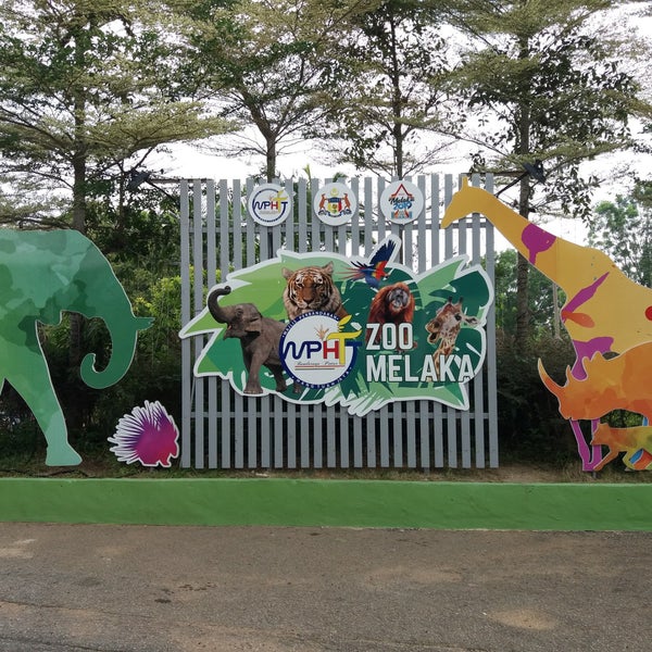 Photo taken at Zoo Melaka by Icey on 5/5/2019