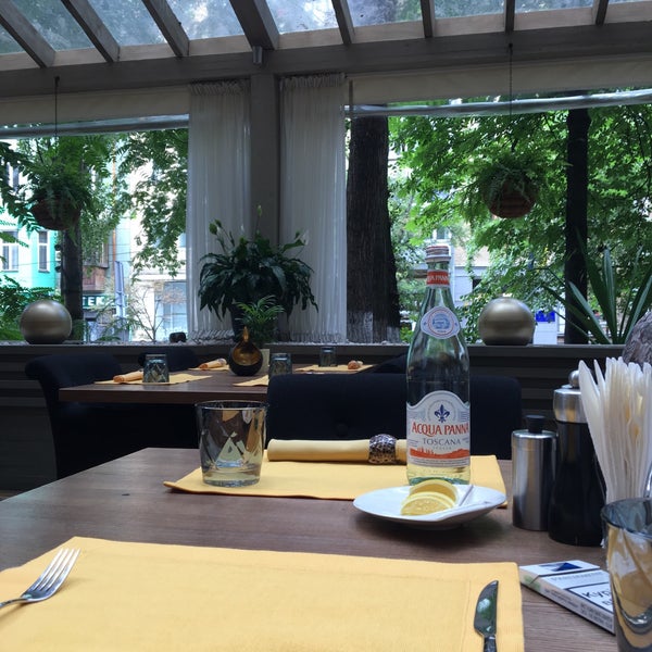 7/8/2016 tarihinde Anny R.ziyaretçi tarafından Ресторан ИКРА'de çekilen fotoğraf