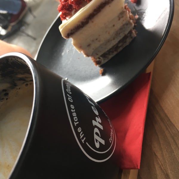 Photo taken at Pheru Coffee and Tea Shop by Zeyno E. on 8/7/2018