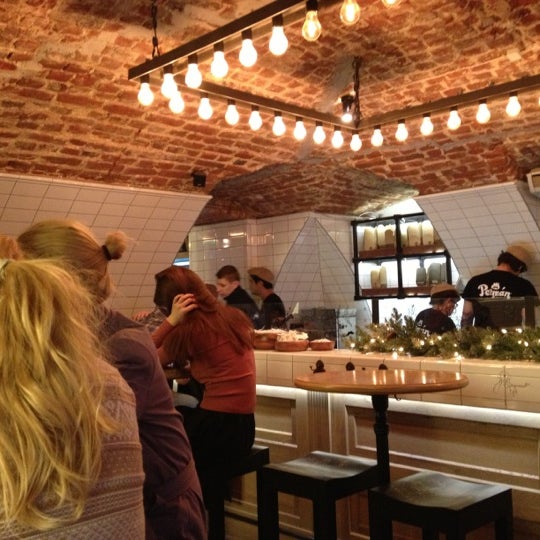 12/13/2012 tarihinde Olga K.ziyaretçi tarafından Pelman Hand Made Cafe'de çekilen fotoğraf