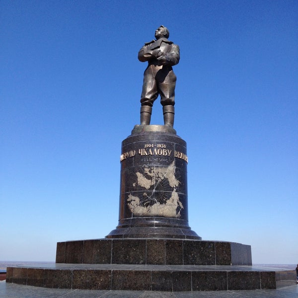 Фото: Памятник Валерию Чкалову. Татьяна Кузина. Город. Фотосайт Расфокус.ру