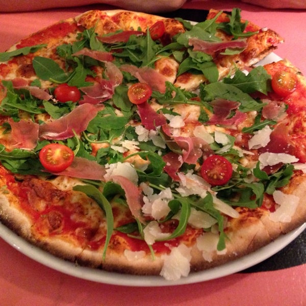 Das Foto wurde bei Messié Pizza von Sònia R. am 7/30/2014 aufgenommen