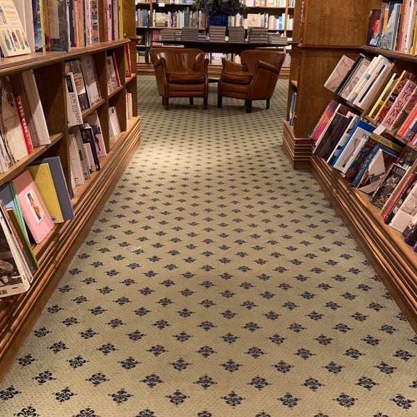 Books on Books rows and rows, old charm but I’m sticking to my digital books out of convenience 💕 none the less a great quiet spot in busy London
