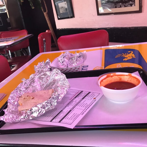 8/5/2017 tarihinde Erik G.ziyaretçi tarafından San Antonio Taco Co.'de çekilen fotoğraf