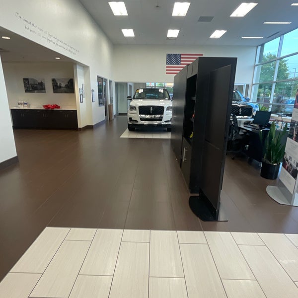 Ford Lincoln of Franklin Car Dealership in Franklin