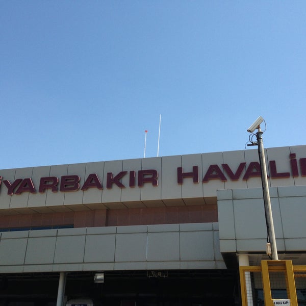 5/8/2013 tarihinde Mert T.ziyaretçi tarafından Diyarbakır Havalimanı (DIY)'de çekilen fotoğraf